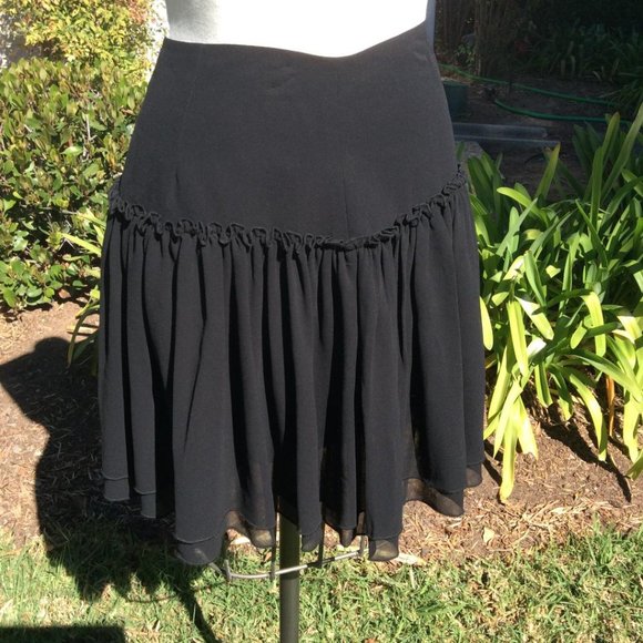 Banana Republic black chiffon MINI skirt tiered & pleated NWOT. SIze 4 - Picture 2 of 4